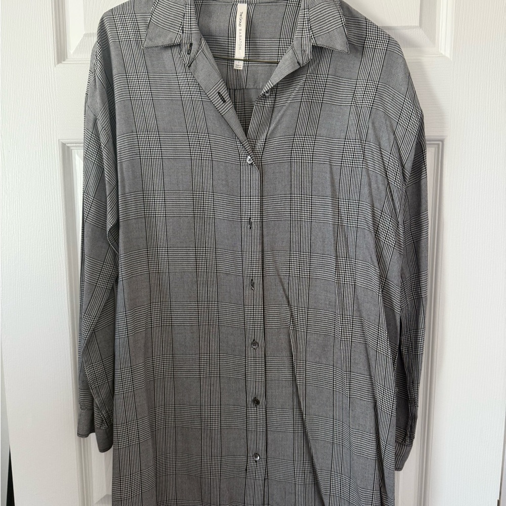 Babaton Plaid Button-Up Shirt - Picture 3 of 6